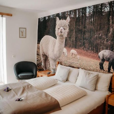 Alpakas, Lamas Und Rentiere Zum Gruenen See Grossdorf  Bagian luar foto